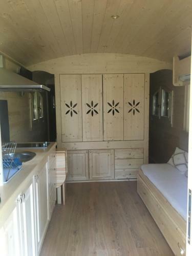 Hostal La Roulotte Des Bords de Sa�ne