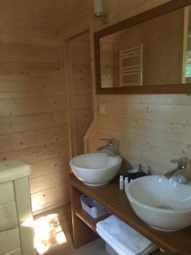 Hostal La Roulotte Des Bords de Sa�ne