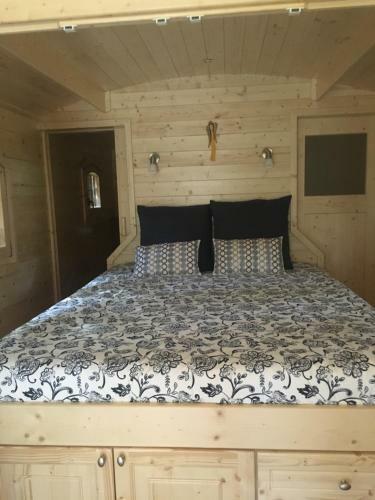 Hostal La Roulotte Des Bords de Sa�ne