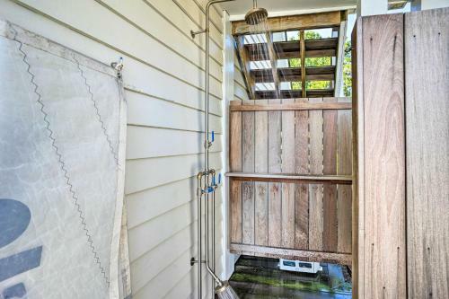 Bayside Deltaville Retreat With Beach And Grill!