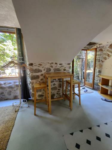 Rendez-vous Sous Le Tilleul, En Cevennes.
