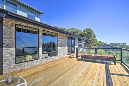 Pacific Penthouse Retreat With Ocean Views!