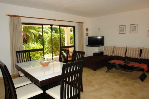 Feliz Apartments