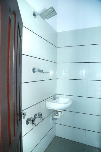 Hotel Annlin Surprise Kochi Airport