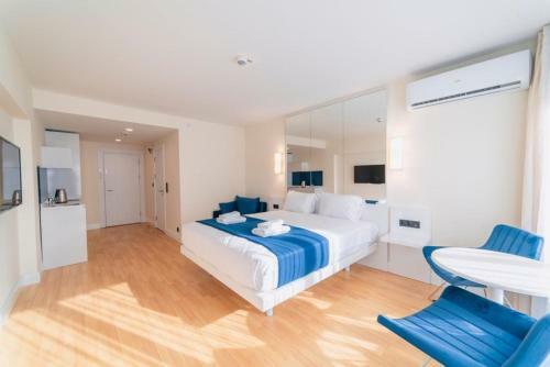 Orbi City Aparthotel With Sea View