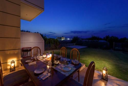 Sunny Breeze Deluxe Villa Near Beach, Private Pool