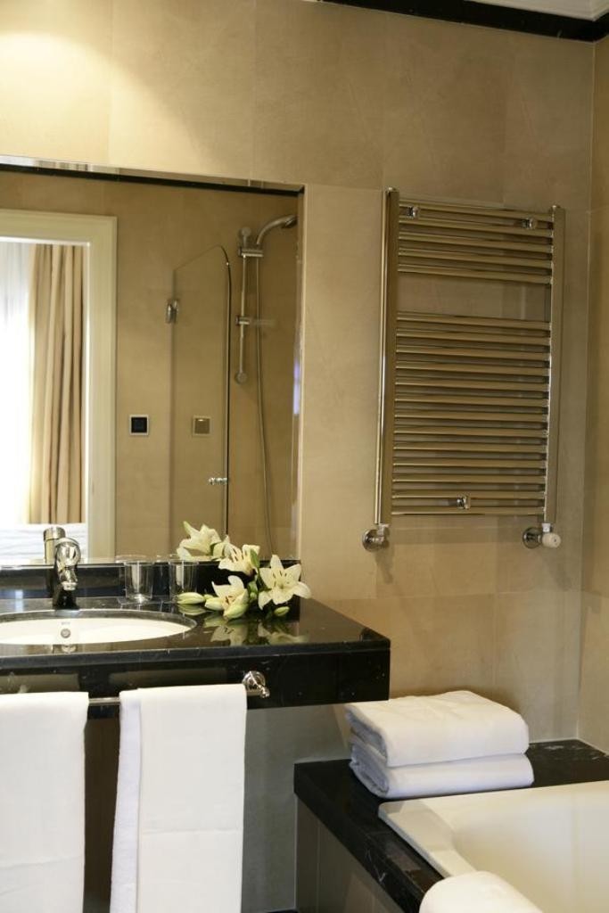 Hotel Eugenia De Montijo, Autograph Collection