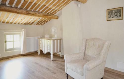 Five-bedroom Holiday Home In St. Saturnin Les Apt.