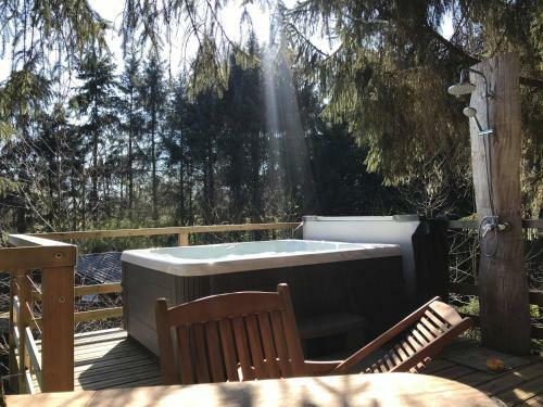 Cabane Dans Les Arbres Avec Spa Les Cabanes de Koad'dour