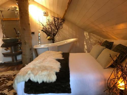 Cabane Dans Les Arbres Avec Spa Les Cabanes de Koad'dour