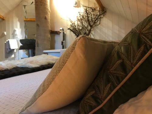 Cabane Dans Les Arbres Avec Spa Les Cabanes de Koad'dour