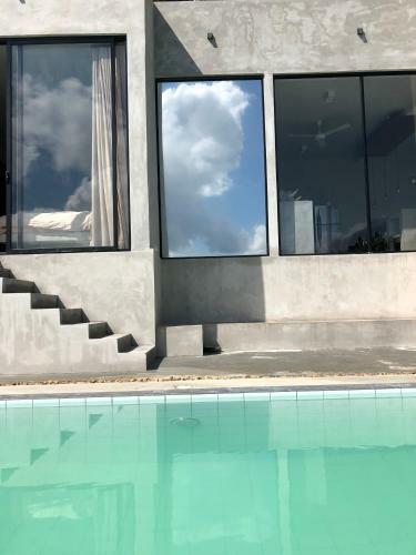 Naked Villa