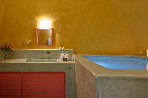 Hotel Fira Romantic Suites