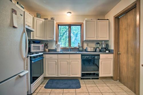 Vineyard Gem Less Than 2 Mi To Beach And Oak Bluffs!