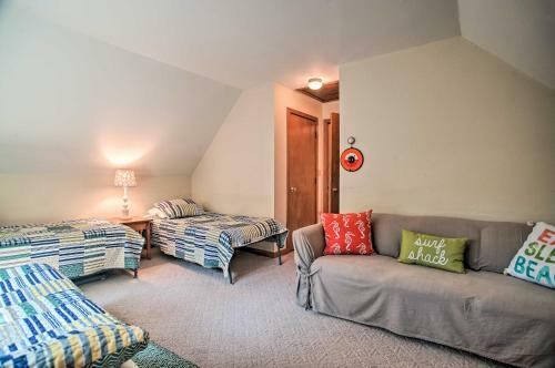 Vineyard Gem Less Than 2 Mi To Beach And Oak Bluffs!