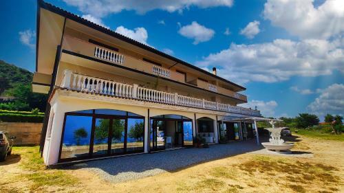 Hostal Domus Aurea