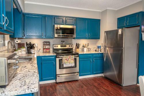 Island Hideaway By Oak Island Accommodations