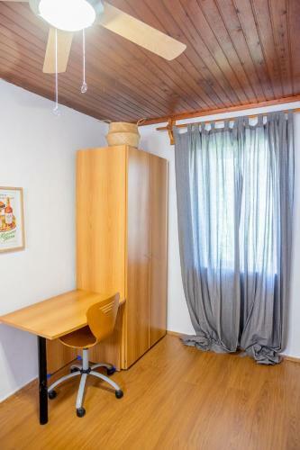 Cozy House With Flowery Courtyard In Notable Location