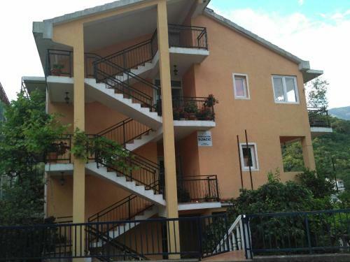 Hostal Guesthouse Djacic