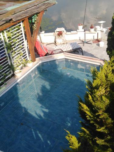 Villa Ku?a Na Obali Jezera Sa Bazenom