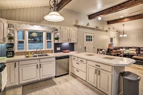 Benton House With Grill, Private Dock And Lake Access!