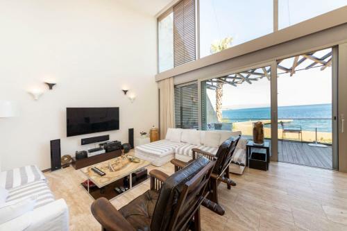 Marvelous Villa With Private Pool And Private Beach In Bodrum