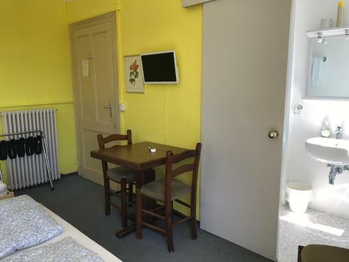 Hostal Pensione Agra