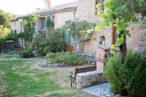 Domaine De Perruche Du Buis
