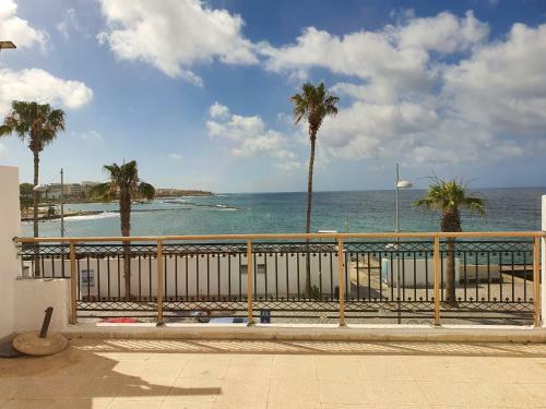 Poseidon 51 - Beachfront Two Bedroom Apartment