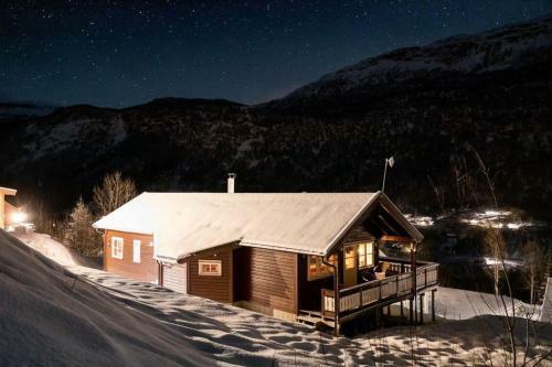 Cabin In Hodlekve With 5 Bedrooms & Hot Tub.