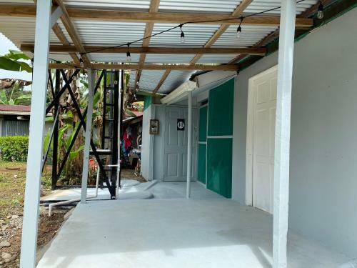 Laville Budged Room With Shared Bathroom