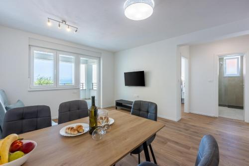 Luxury Apartments Lovorka 3 & 4***/****