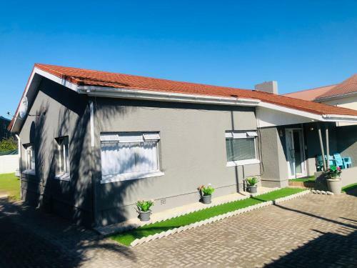 Hostal T.h. Royale Guest House