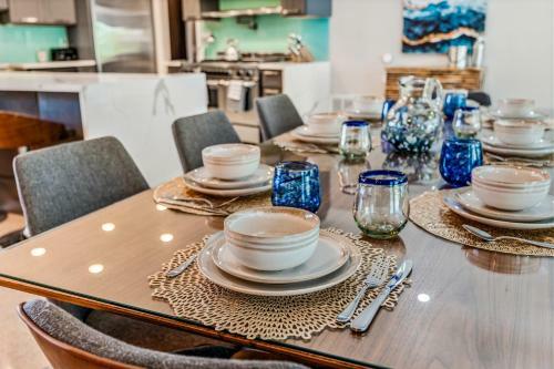 Waterfront - Luxury Villa W Heated Saltwater Pool