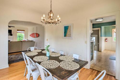 Seaside Abode With Hot Tub Walk To Beaches!