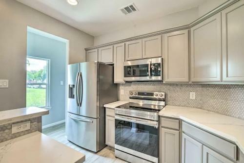 New Double Story Beautiful Condo Townhouse
