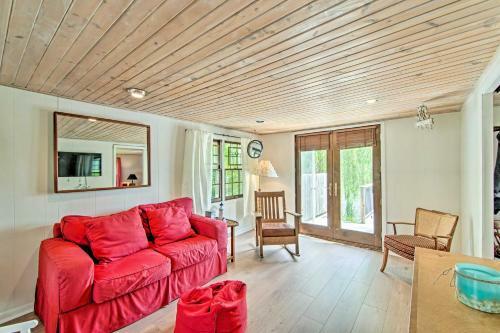 Charming Horicon Cottage And Dock On Rock River