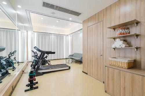 Atour Hotel (Tongxiang Zhenxing Road)