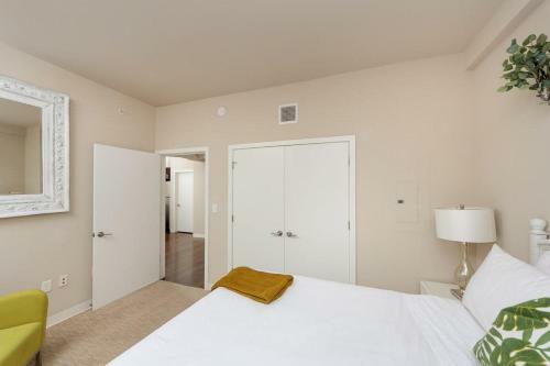 2br Lux Apartment With Rooftop Deck, Gym & Parking