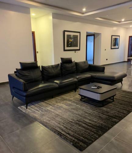 Charming 2 Bedroom Serviced Apartment With Pool