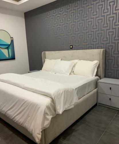 Charming 2 Bedroom Serviced Apartment With Pool