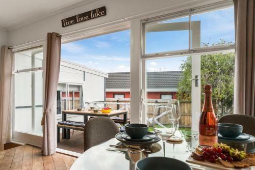 Kerer? Lodge - Two Mile Bay Holiday Home