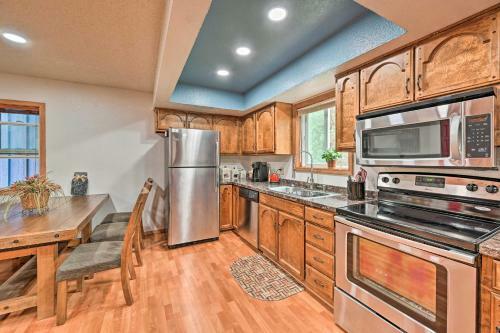 Colorful Munds Park Cabin With Deck And Fireplace