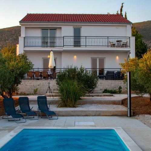 Luxury Villa Levantino Between Olive Trees