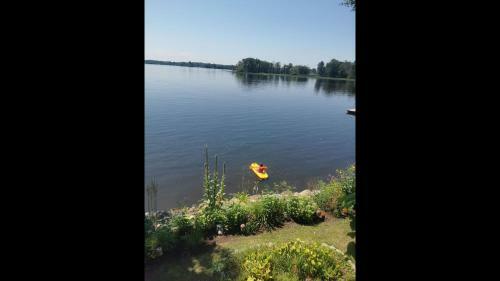 Chalet Chaleureux Sur Le Bord de Leau Naviguable