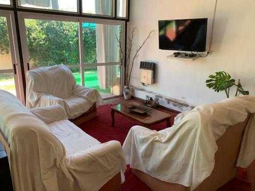 Casa Grande Con Parque Y Pileta