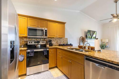 Cozy 2 Bedroom Lakeview Villa King Queen Beds