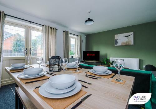 Apartamento ?lavish 4 Bed ?master Ensuite ?parking ?garden