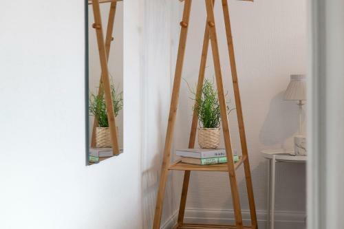 Beachcliffe House - Sea Front Property - Sleeps 10 - Pet Friendly