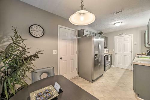 Charming Clarksville Home With Yard And Fire Pit!